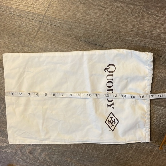Quoddy Cream Dust Bag With Leather Brand Tag Drawstring Closure - Picture 11 of 12